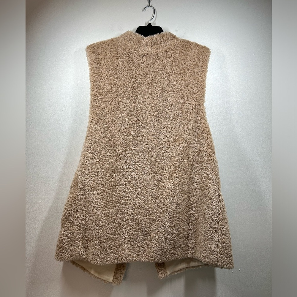 Madison 88‎ Faux Fur Fluffy Vest with ribbon tie Pockets Fuzzy Cozy - Picture 2 of 11